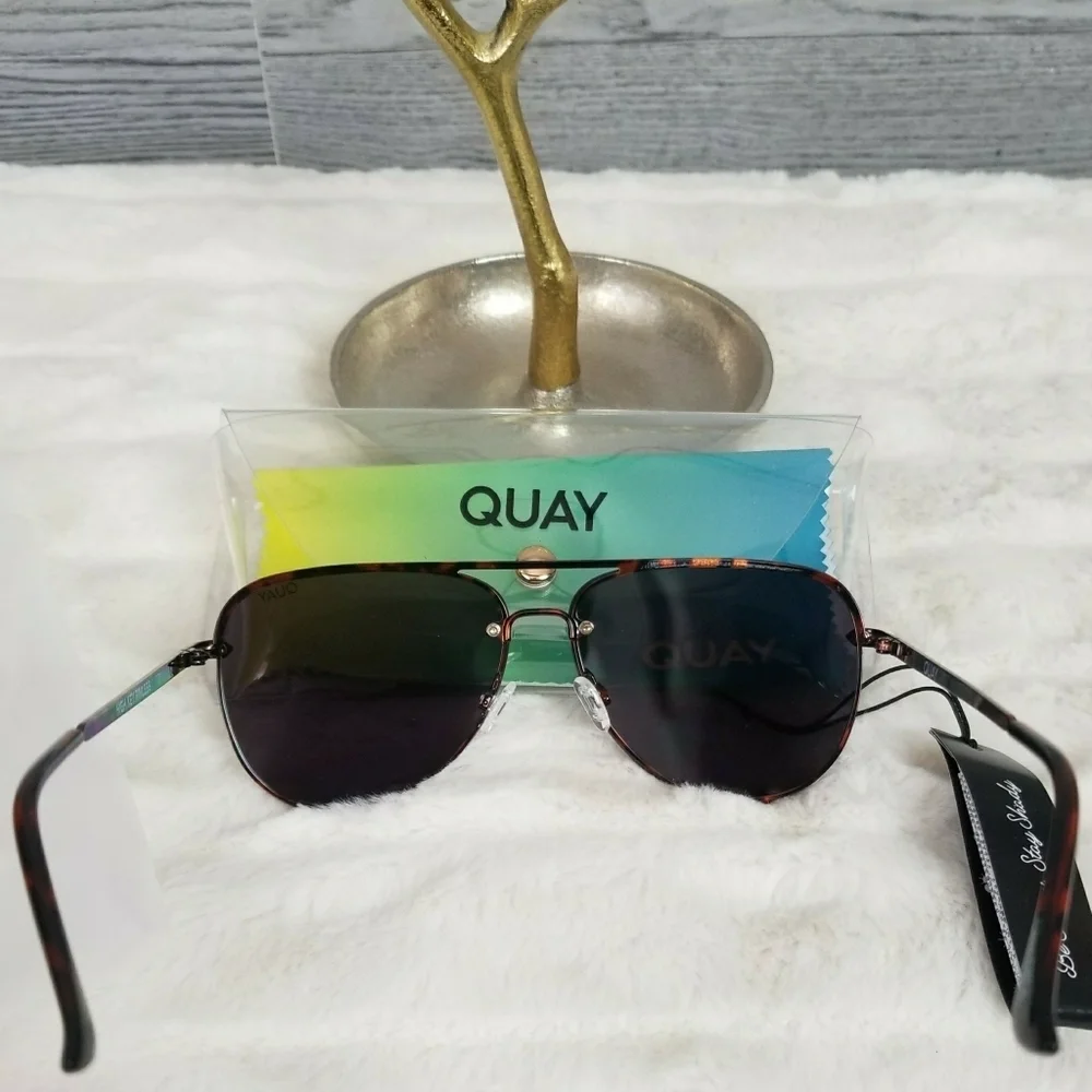 QUAY // ltd ed high key tortoise detail rimless black smoke lens aviators